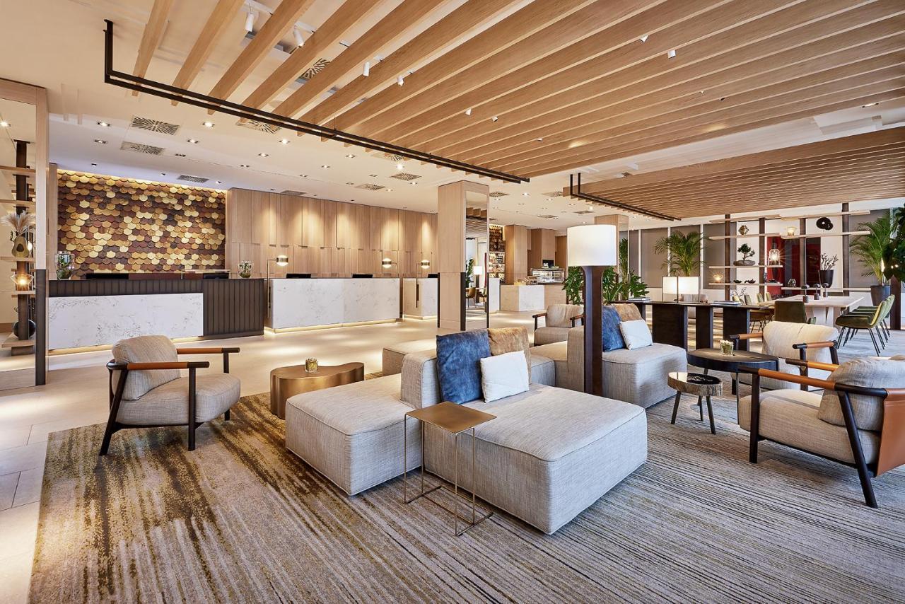 The Westin Grand Frankfurt Hotell Frankfurt am Main Exteriör bild The lobby of the hotel